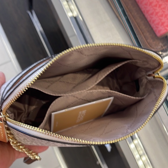 MICHAEL KORS Jet Set Medium Logo Dome Satchel Crossbody 
Vanilla 
NWT - Picture 11 of 16